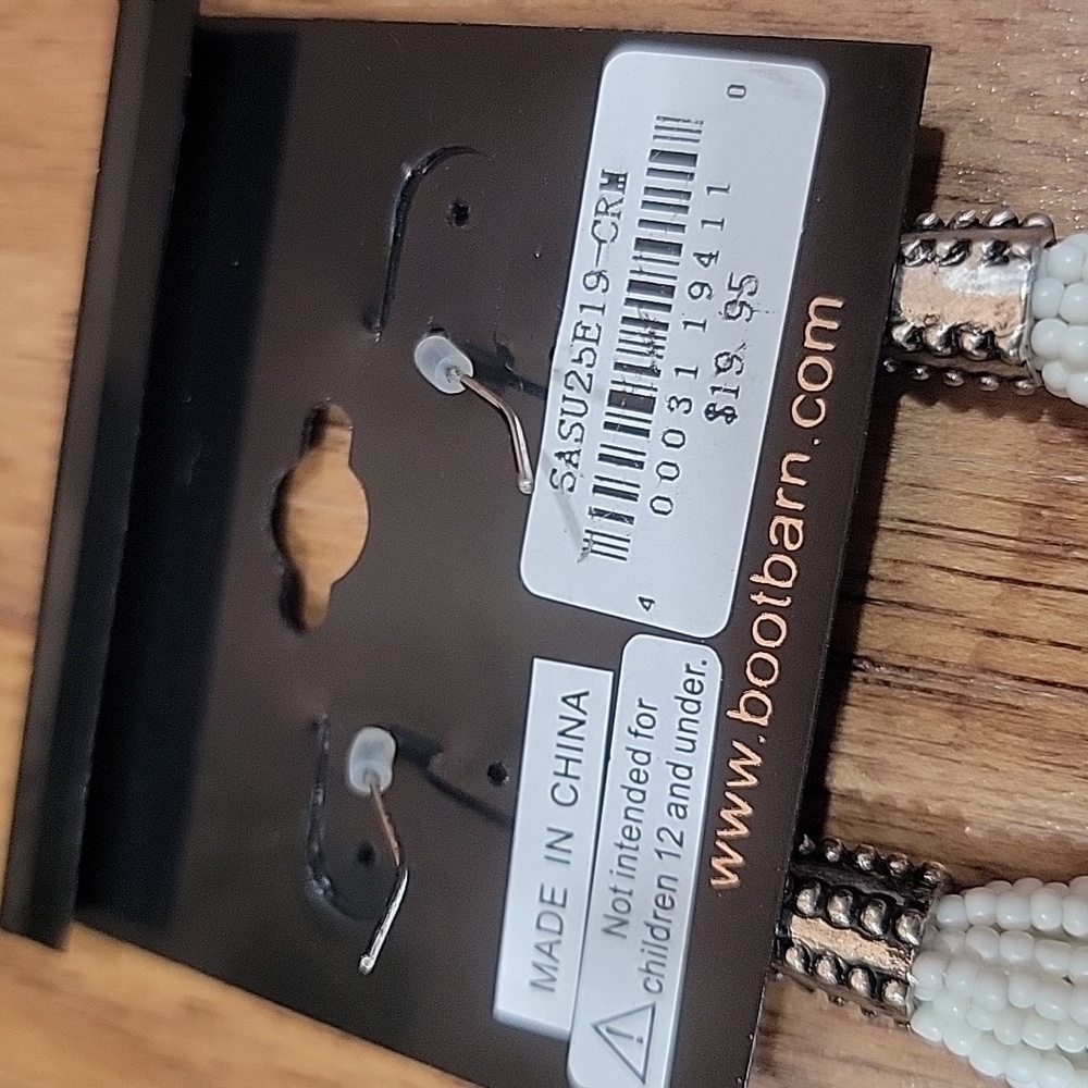 NWT Shyanne Native Style Beaded Earrings - Picture 4 of 8